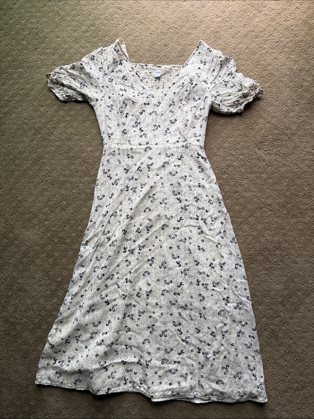 Old Navy Cream and purple Floral V-Neck Midi Dress with Puff Sleeves XS